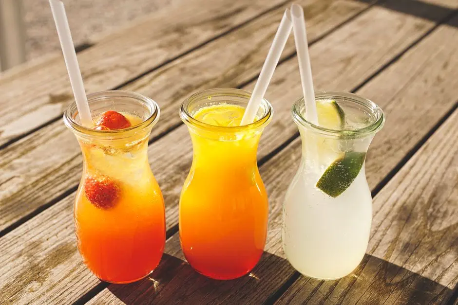 Meja kerja dengan botol air dan buah segar untuk mendukung kebiasaan sehat